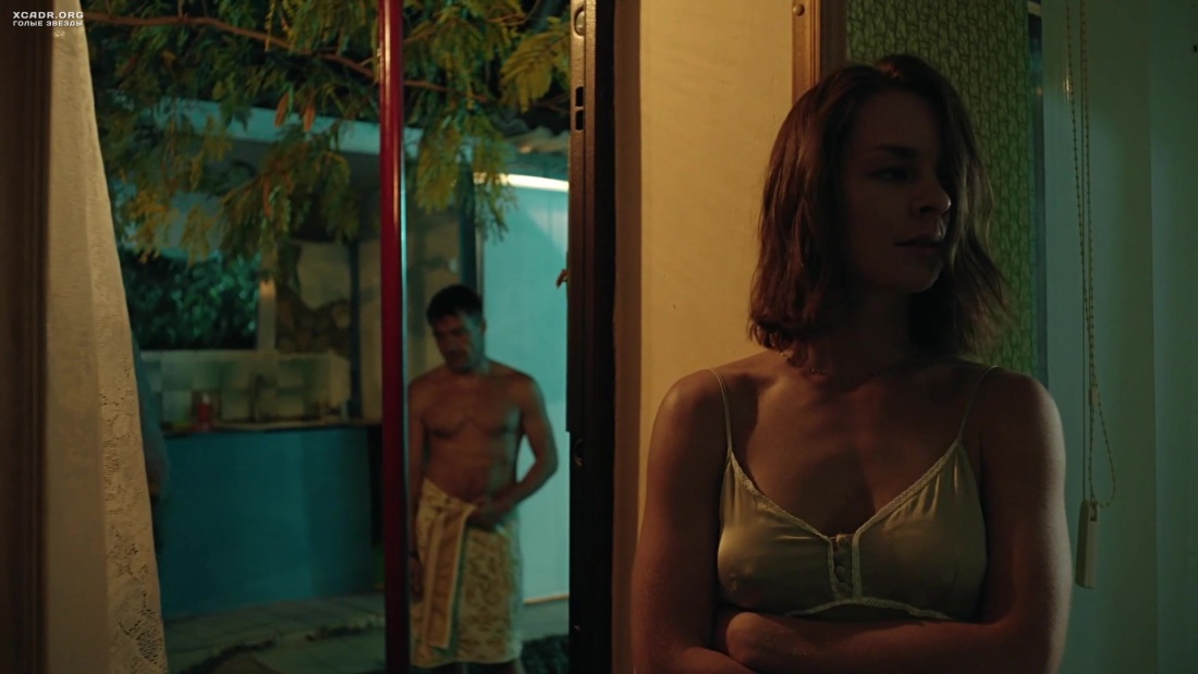 Дарья Урсуляк биография с сиськами на диване