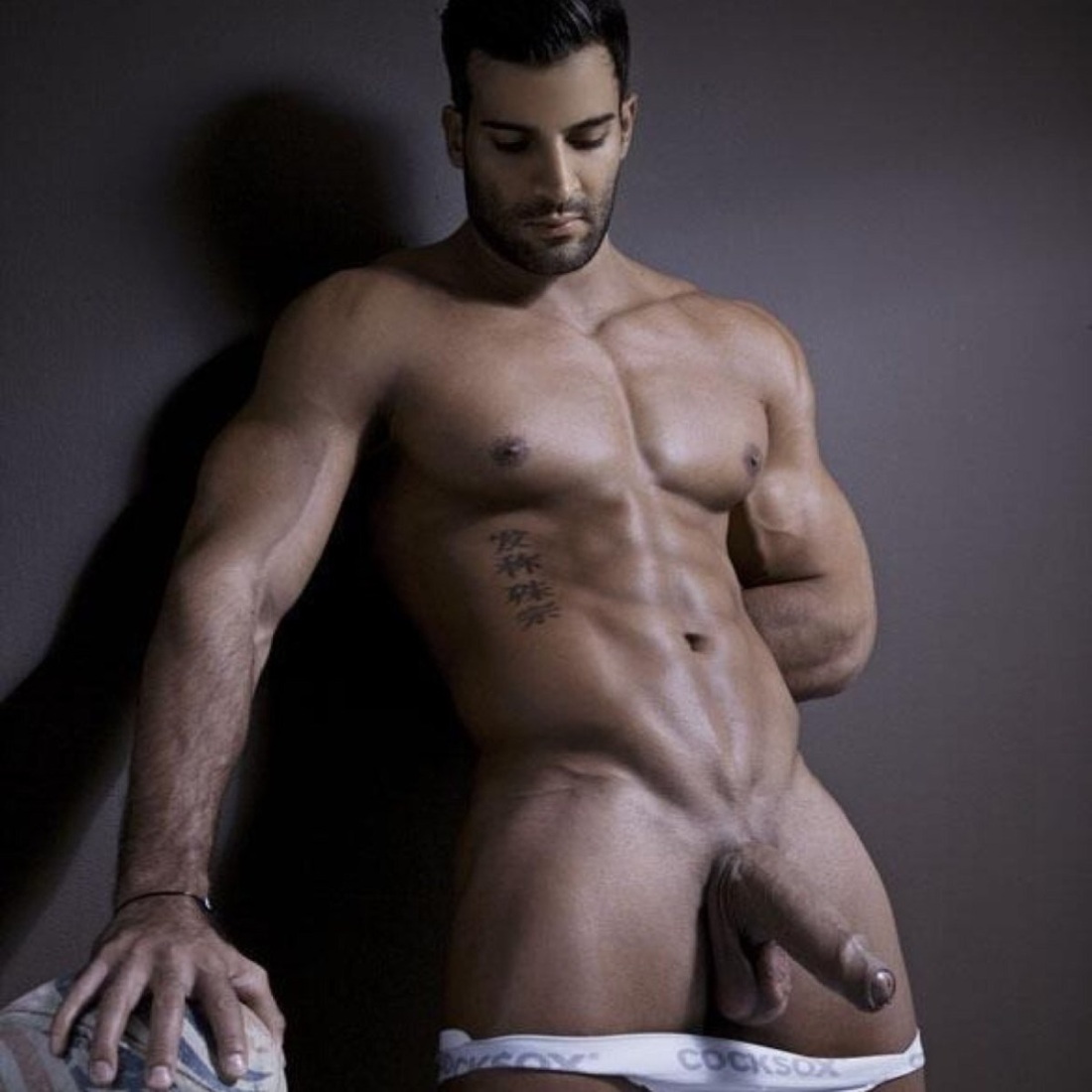 Красивые голые волосатые парни