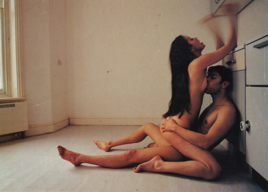 Поза женщина сверху спиной