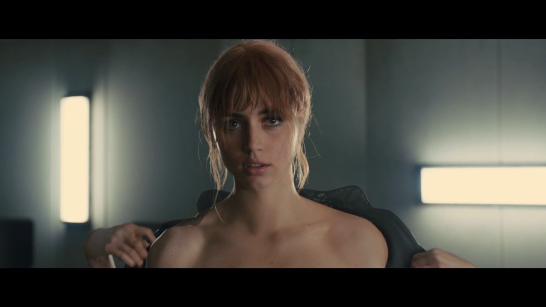 Маккензи Дэвис грудь