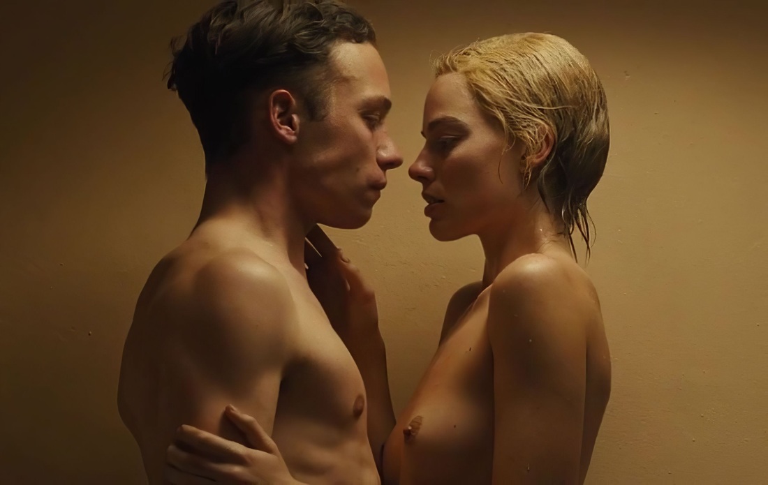 Margot Robbie topless