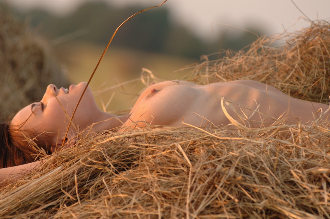 Lada Paglia Ксения Илеткина ню