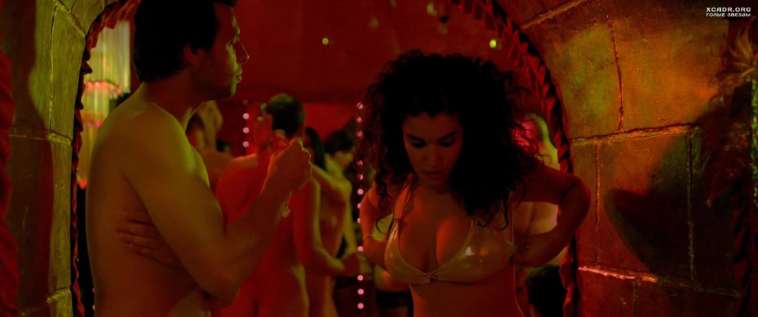 Сабрина Уазани топлесс