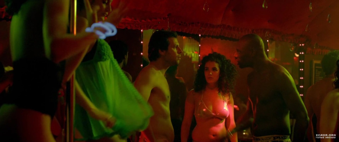 Сабрина Уазани топлесс