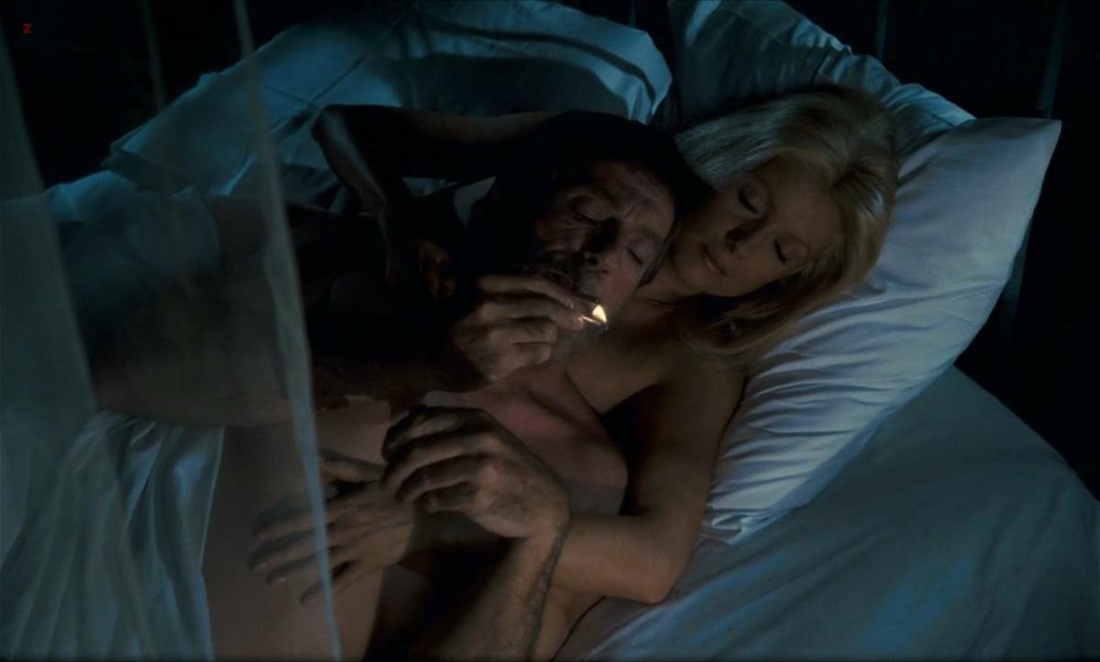 Эротические сцены с Катрин Денев