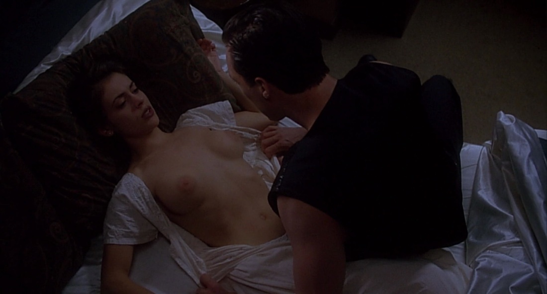 Объятие вампира Алисса Милано nude