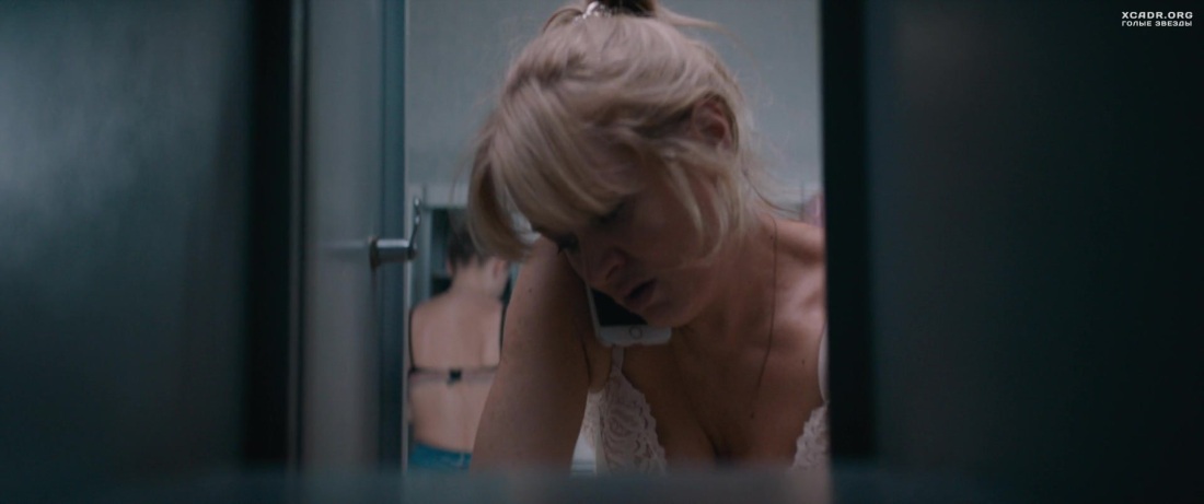 Анна Михалкова в Нижнем белье пришла в бассейн