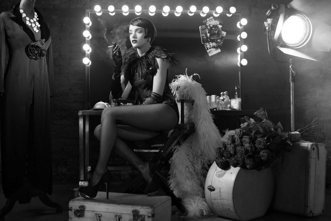 Девушки в Нижнем белье на кровати