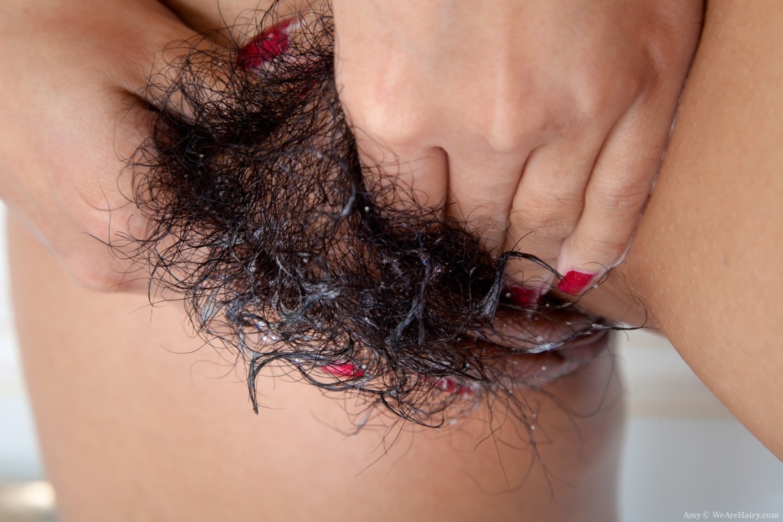 Волосатая.пизда.с.бижутерией