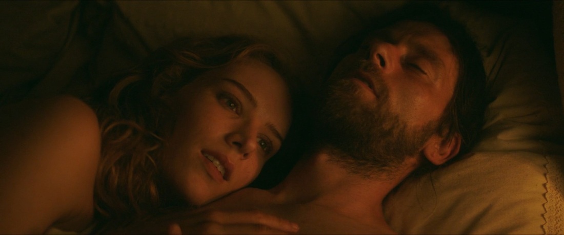 Шарлотта Кирк ножки