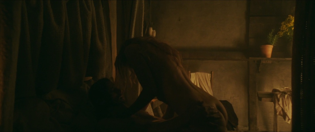 Шарлотта Кирк фото горячие из проклятой ведьмы 18