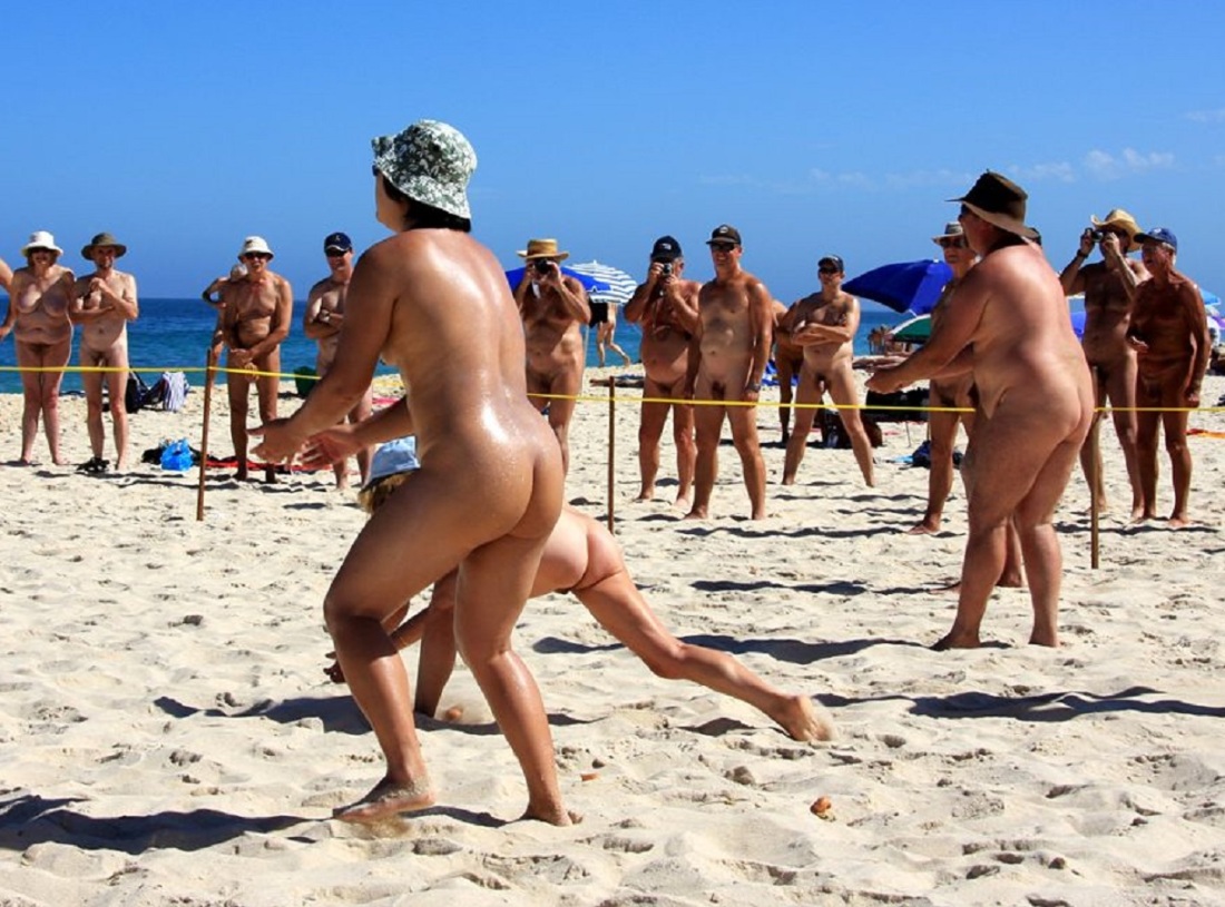 Нудистские развлечения