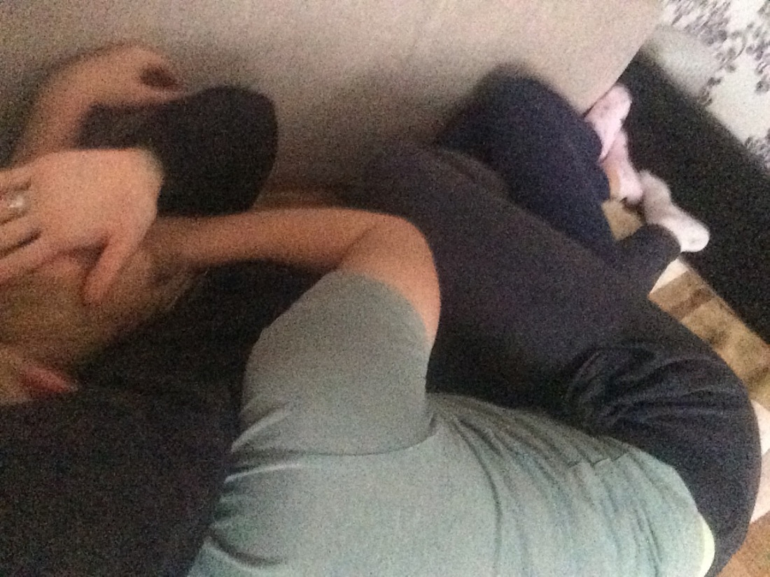 Парень с девушкой без лица