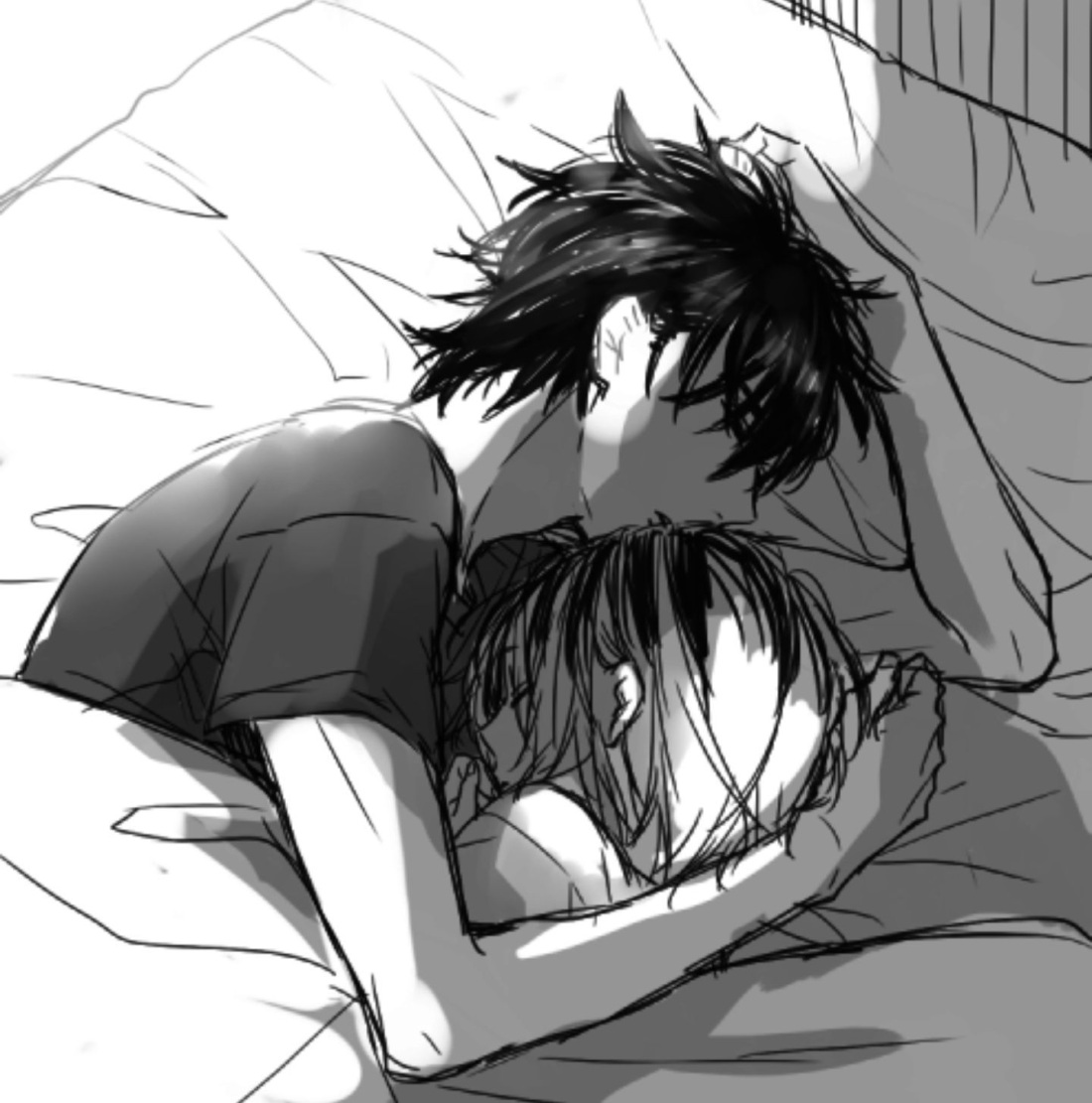 Аниме спят в обнимку