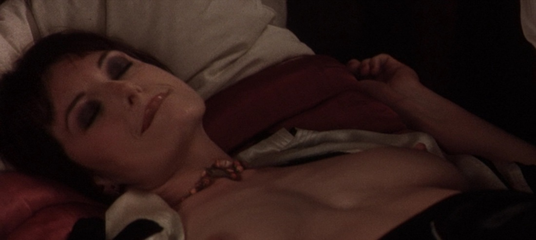 Кэтрин МАККОРМАК топлес