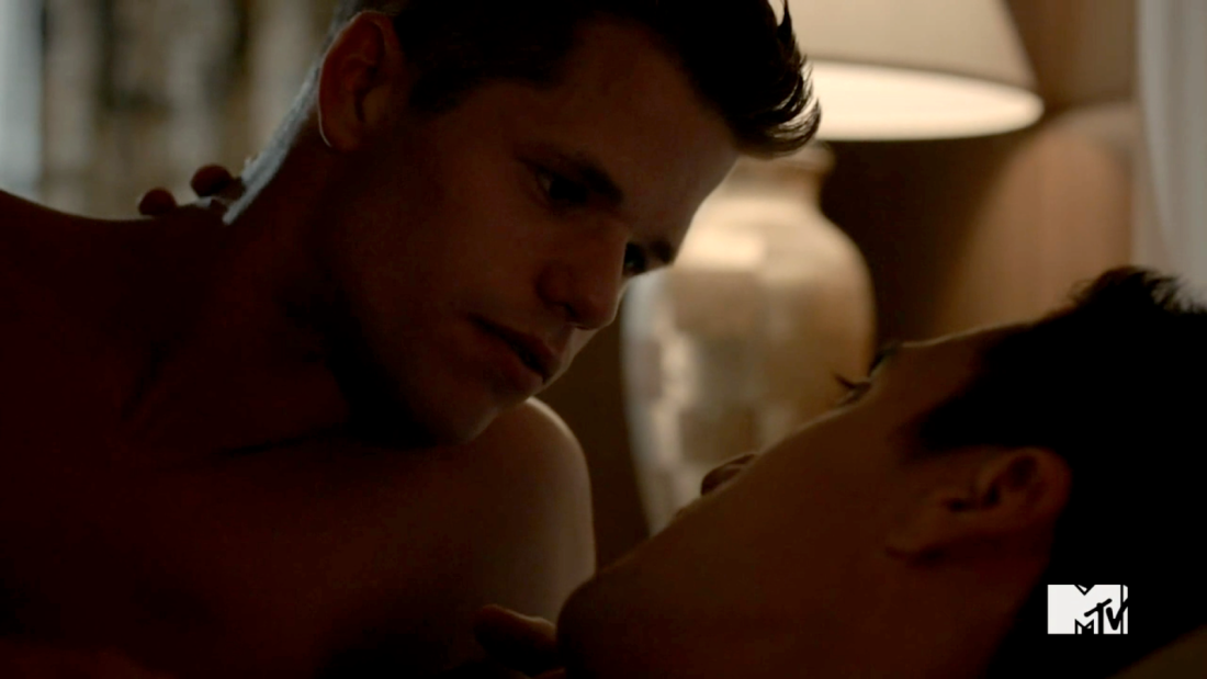 Чарли Карвер постельные сцены