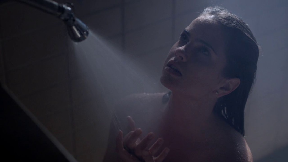 Малия Тейт в душе