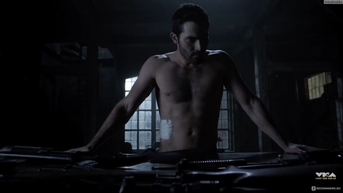 Гейдж Голайтли в купальнике