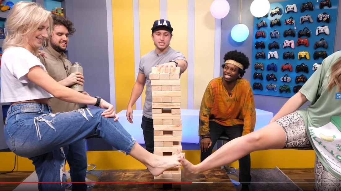 Courtney Act травести