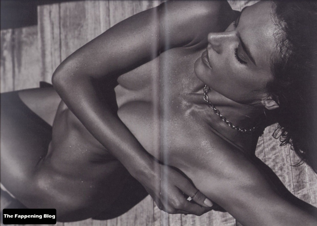 Алессандра Амбросио топлес