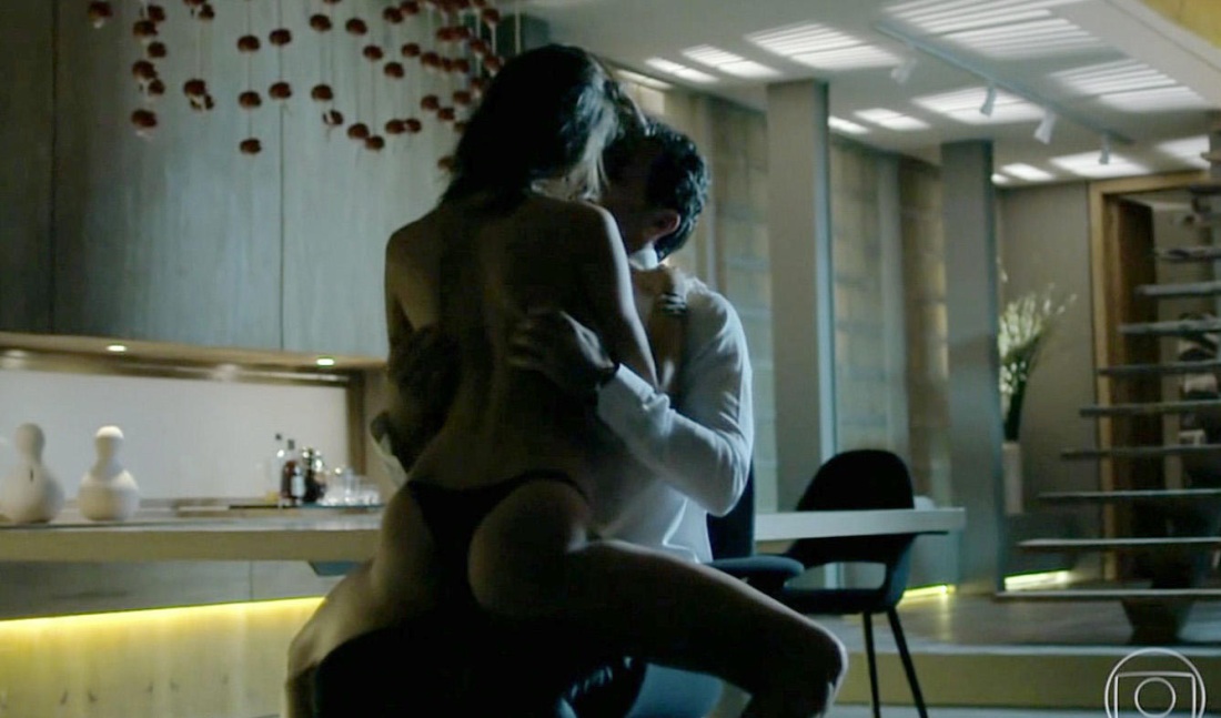 Алессандра Амбросио топлес