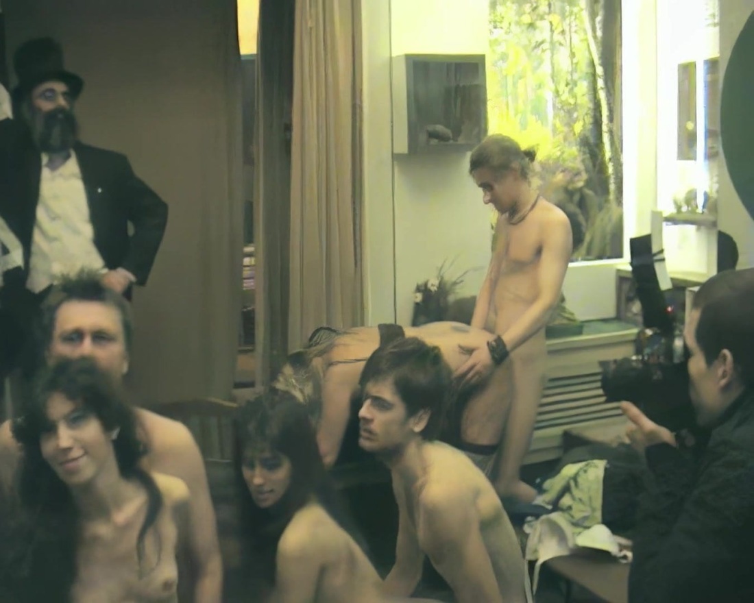 Акции Фемен без трусов