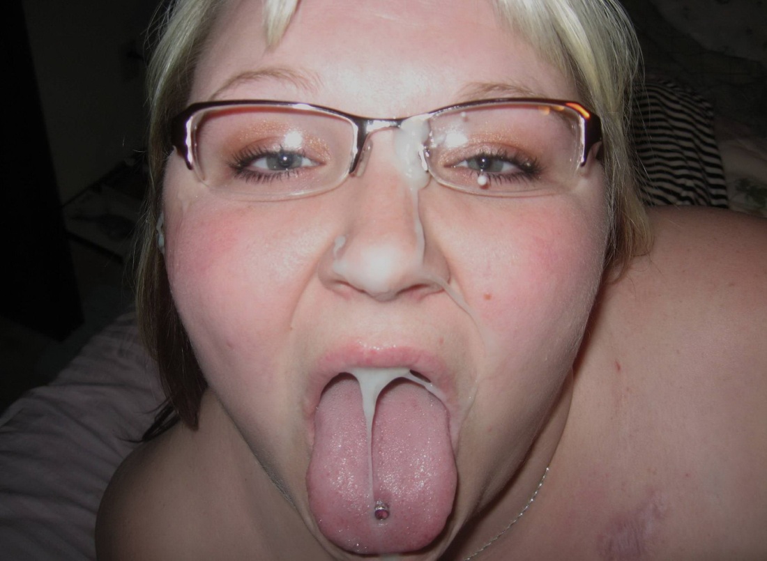 Негр кончил блонде в рот