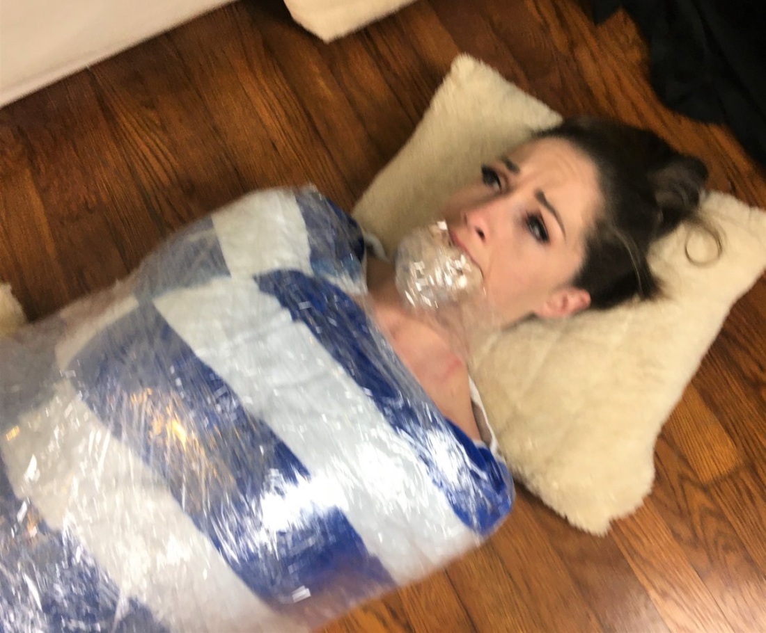 Связанные девушки скотчем