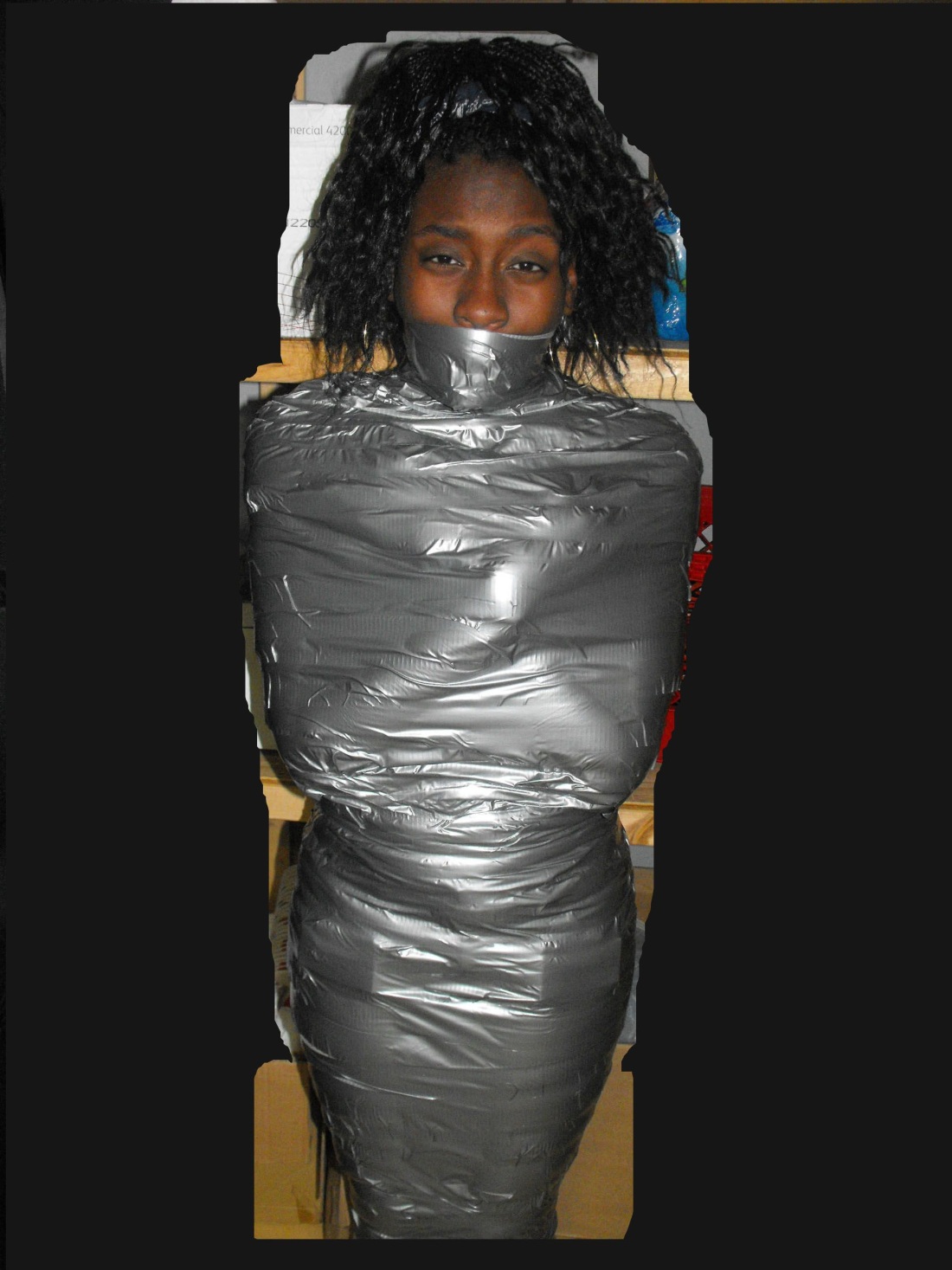 Девушка обмотанная