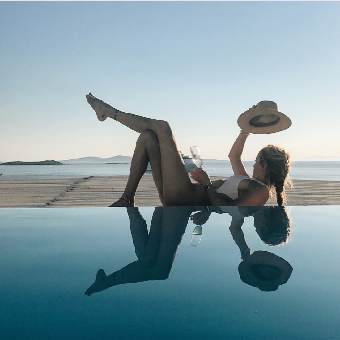 Katie Cassidy ноги