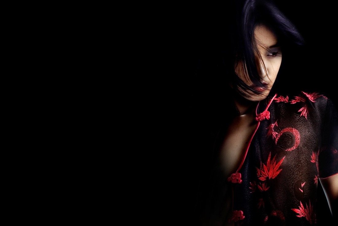 Девушки в темных тонах