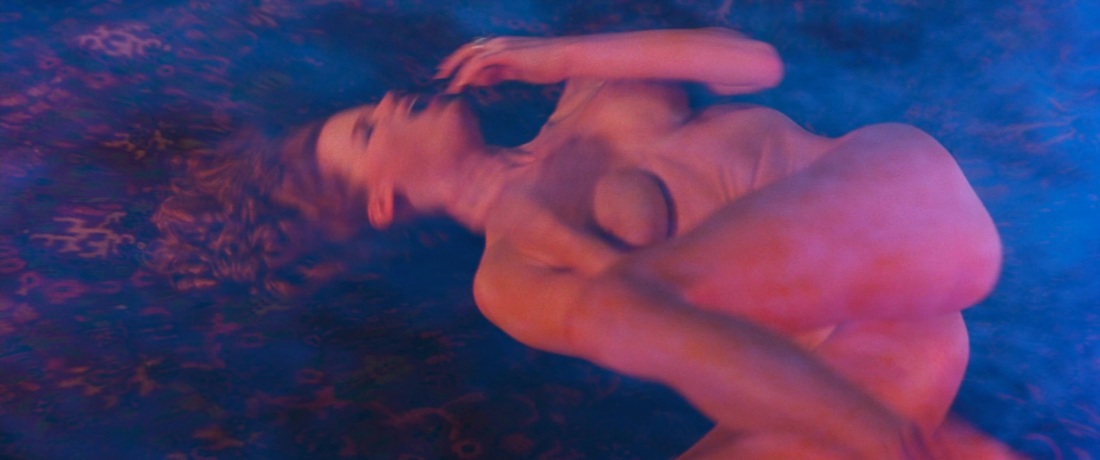 Голая Конни Нильсен адвокат дьявола (1997)