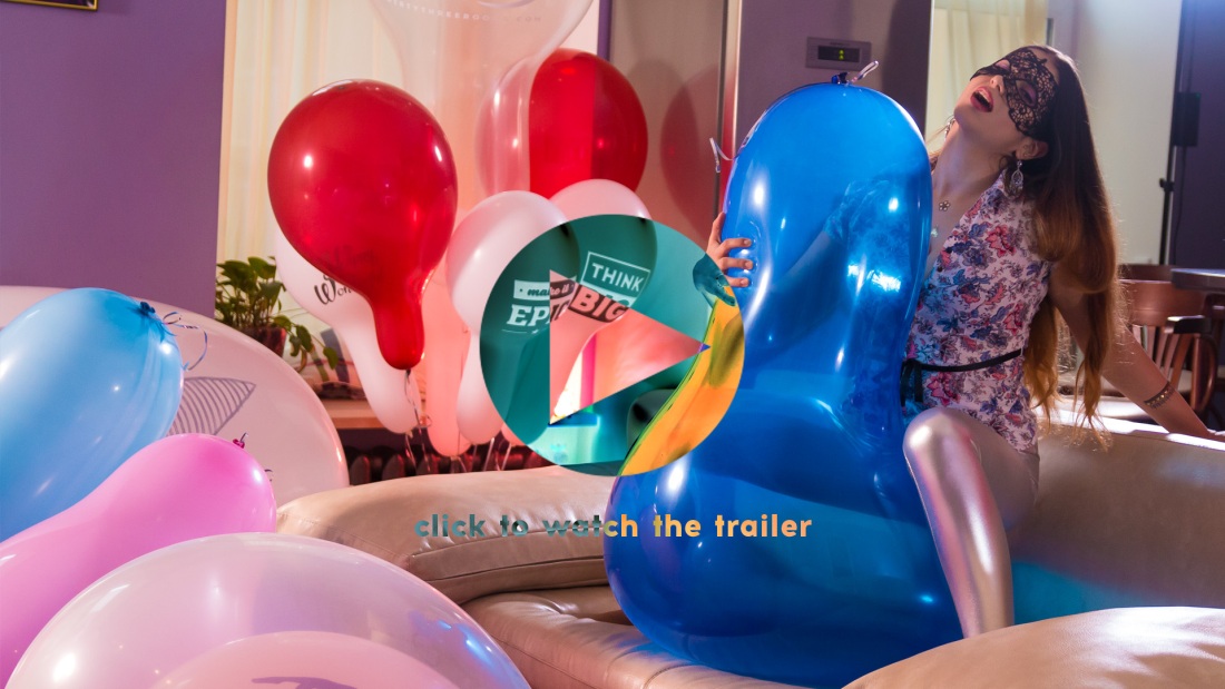 Теннисный мячик в анусе