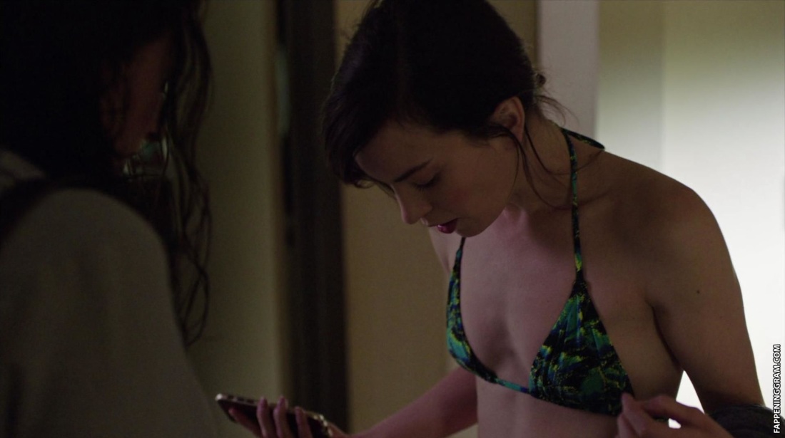 Nathalie Emmanuel Holly Slept over