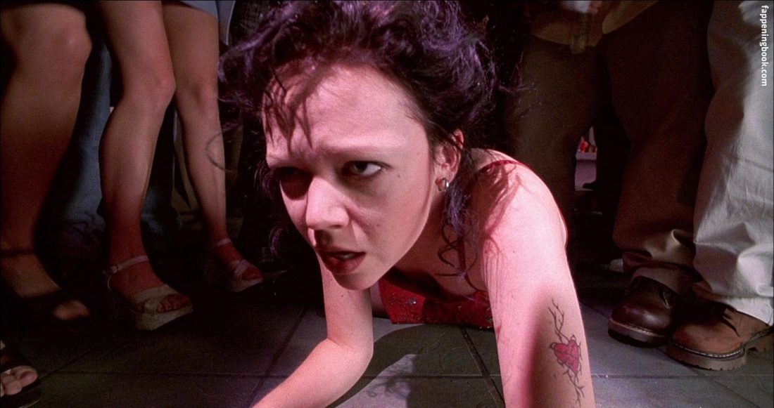 Эмили Бергл hot