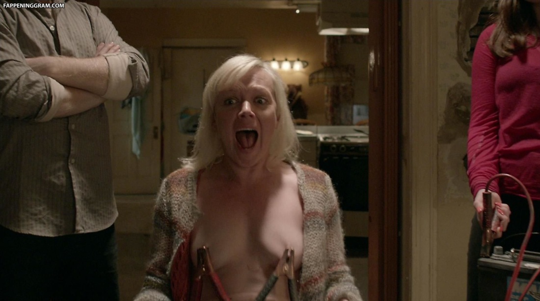 Эмили Бергл hot