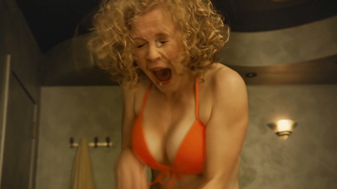 Эмили Бергл голая