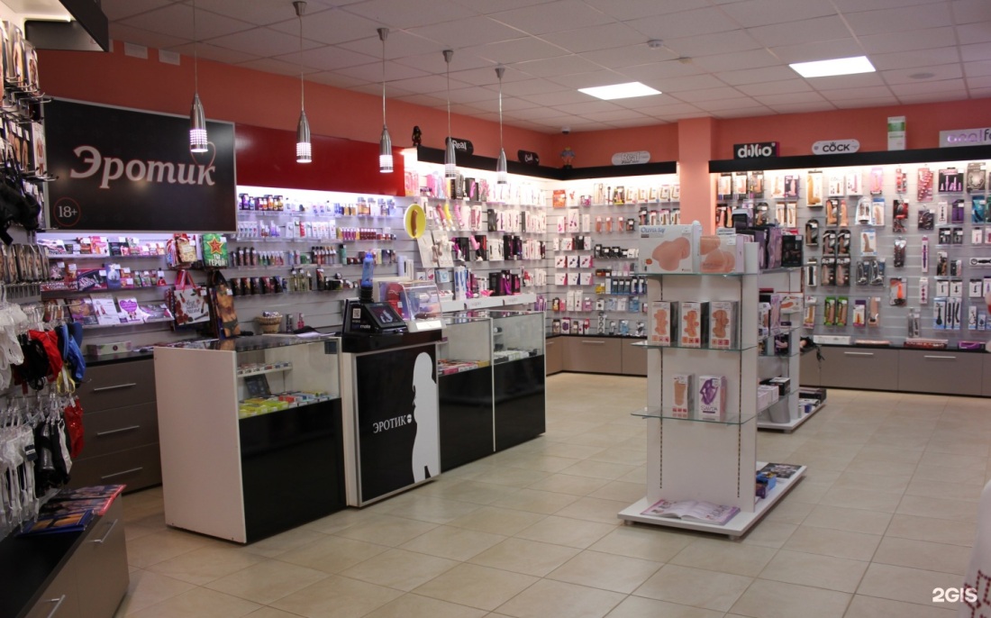 Женщина облизывает мужчину