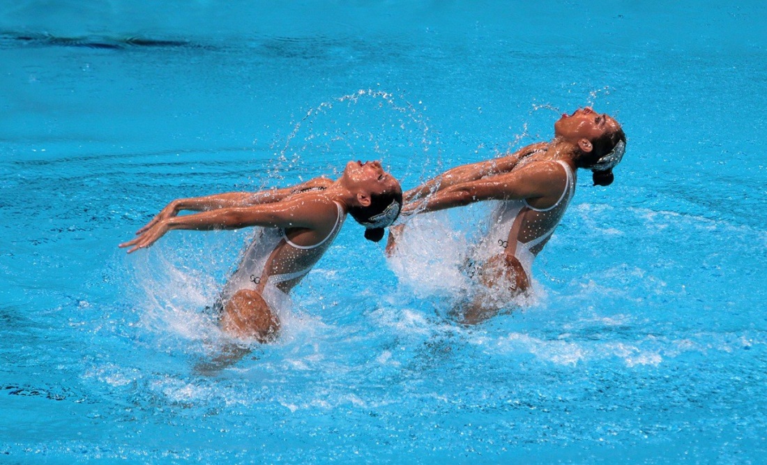 Синхронное плавание голышом