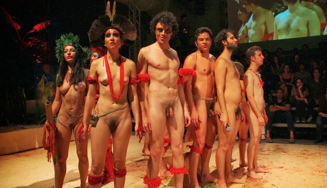 голые девки на сцене театра
