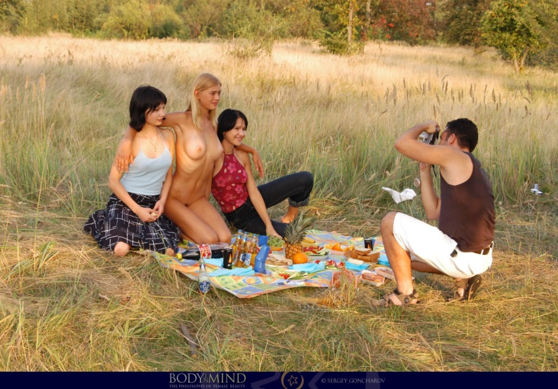 Эротическая фотосессия пикник