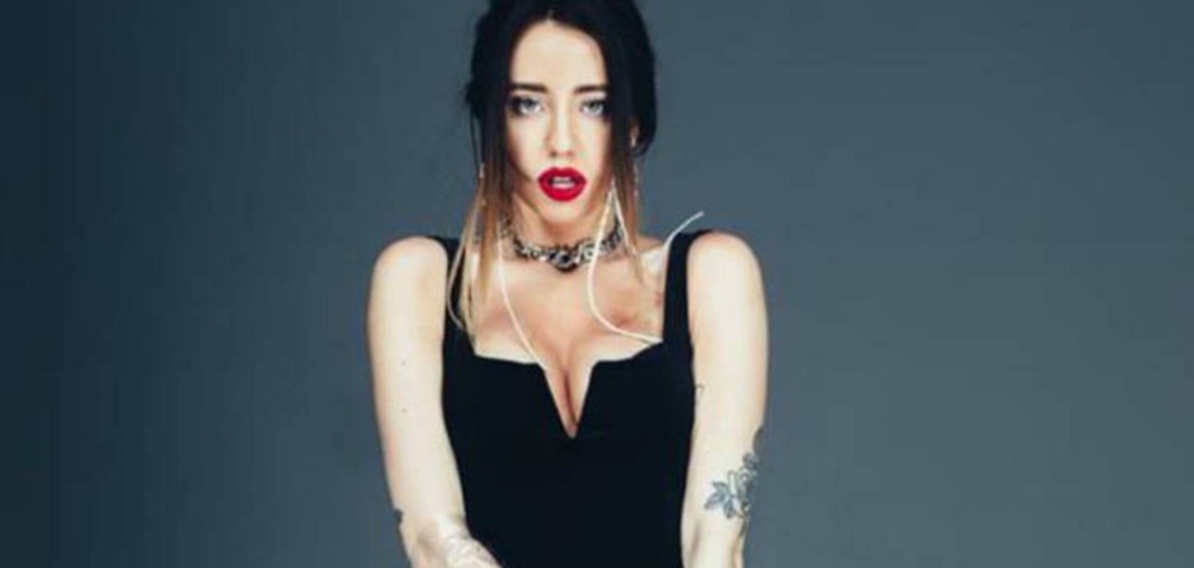 Надя Дорофеева декольте