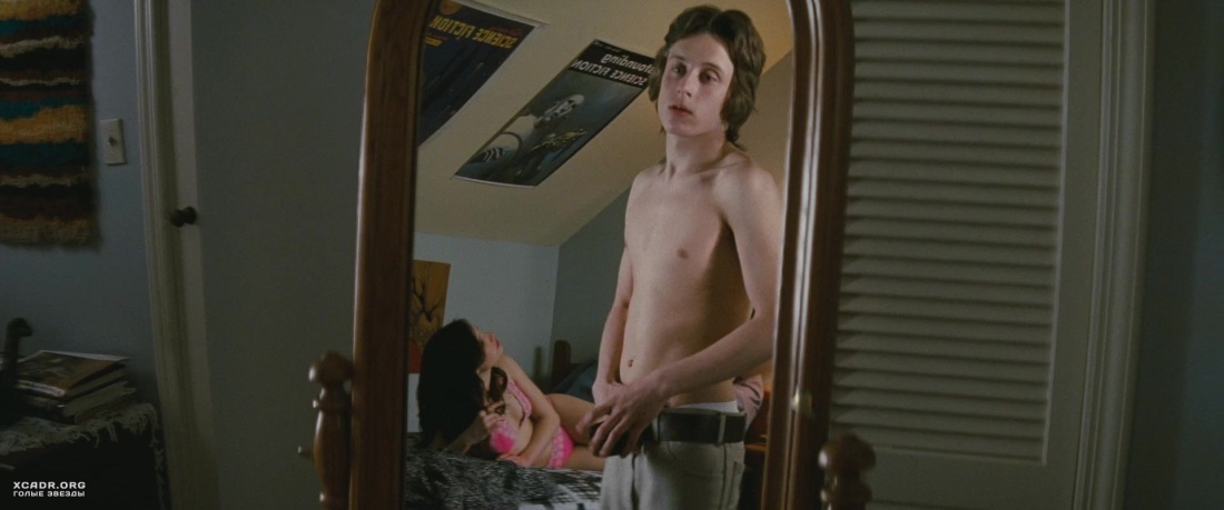 Голая актриса Эмма Робертс