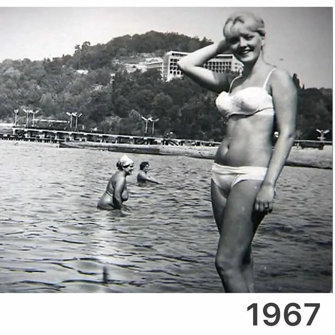 Александра Флоринская в купальнике Ивановы Ивановы