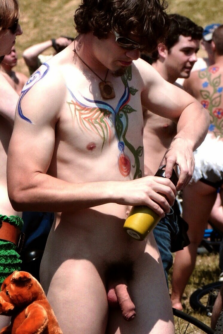 Голый велопробег и вагина