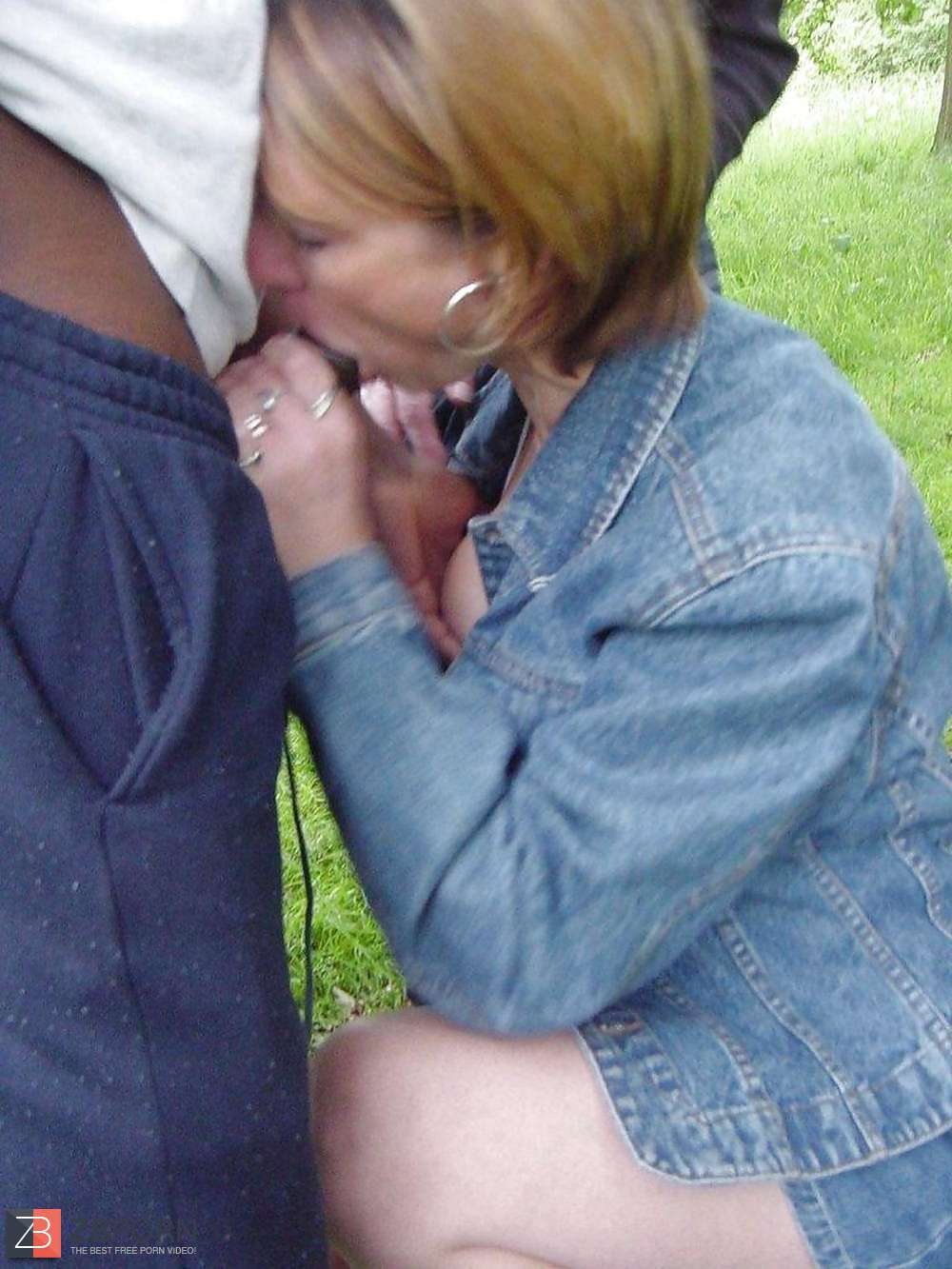 Немка отсосала на улице