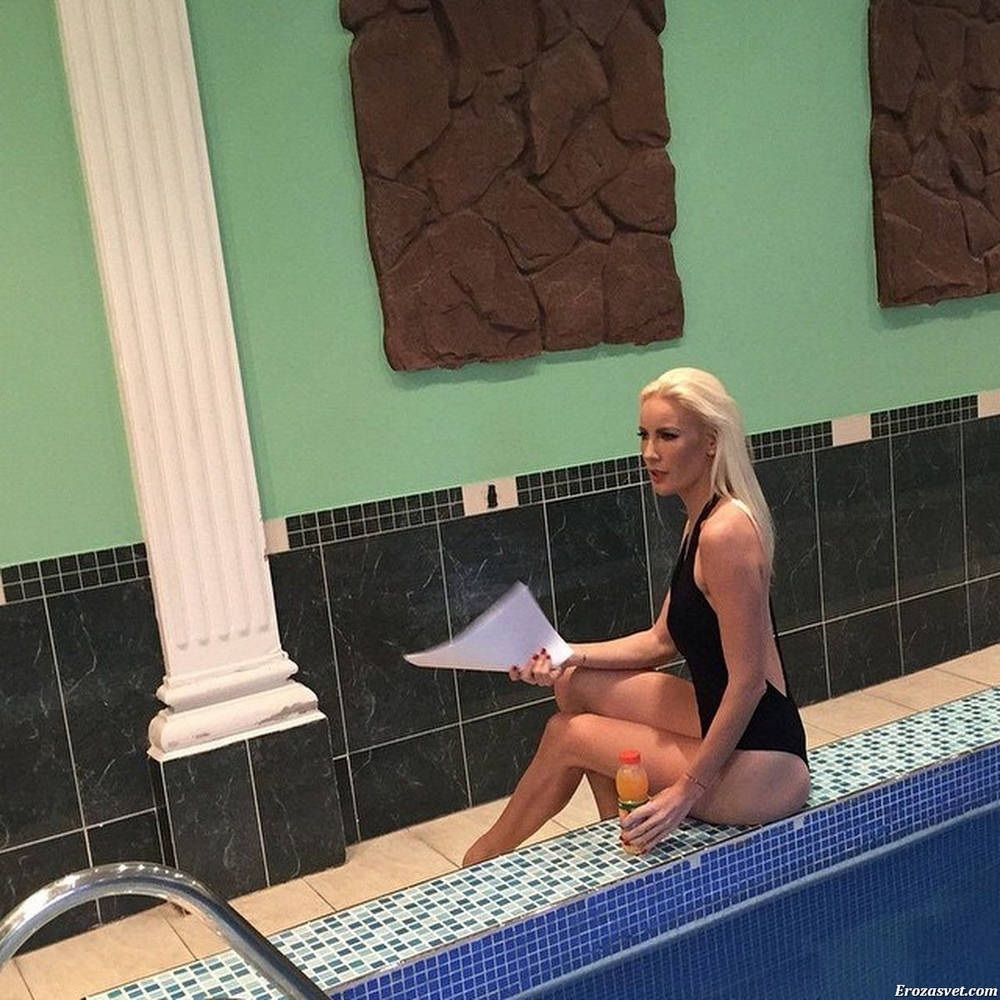 Елена летучая в бассейне Ревизорро