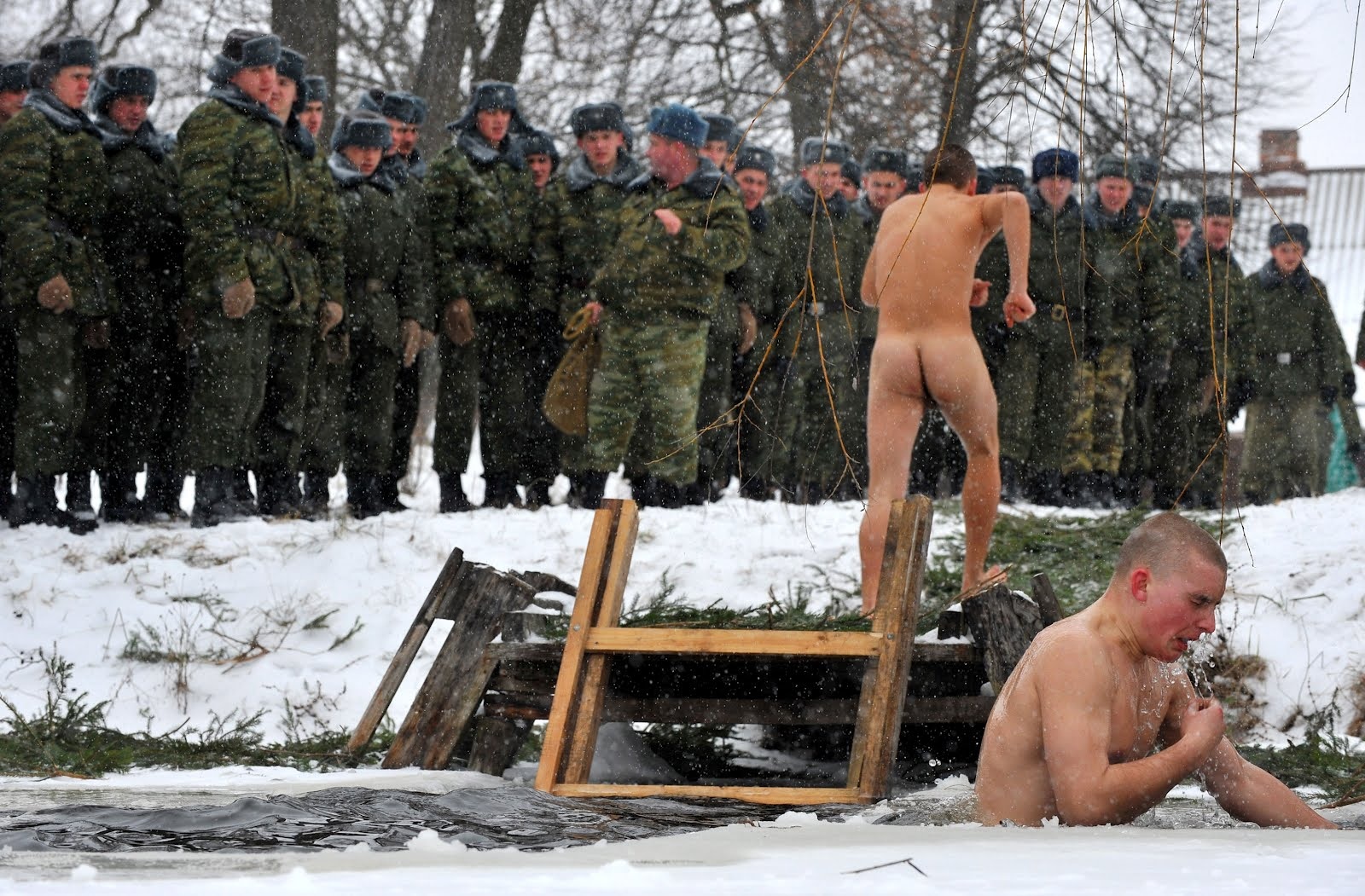мужики голые солдаты фото 107