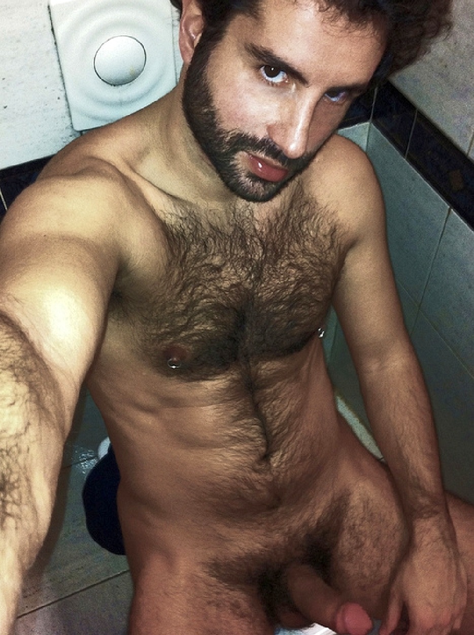 Голые молодые грузинские парни