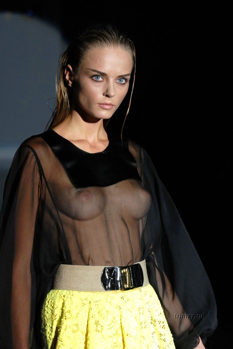 Прозрачные трусики на подиуме